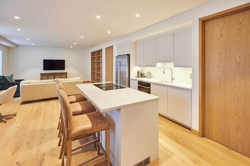 Thames Apartment, Windsor - Host & Stay