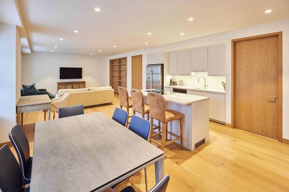 Thames Apartment, Windsor - Host & Stay
