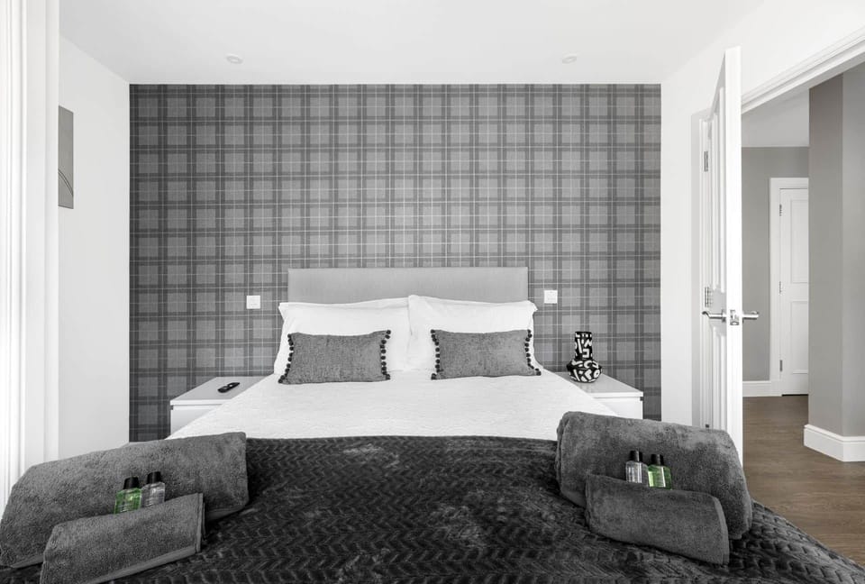 Master King Size Bedroom