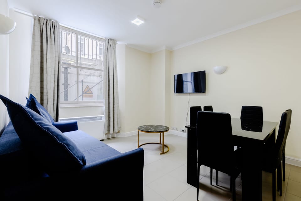 Living Room / Lounge