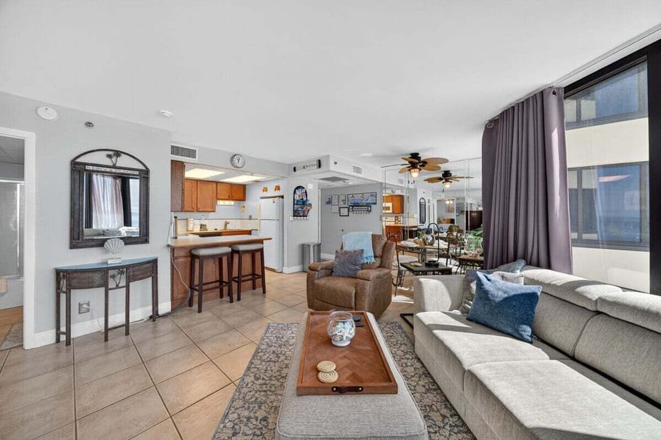 Cozy beachfront condo