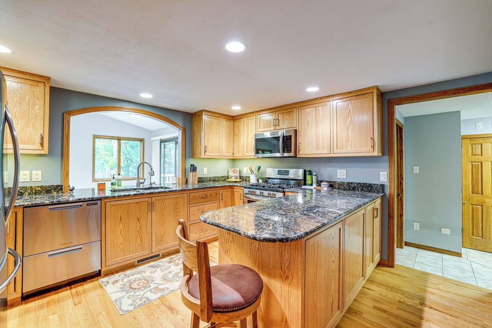 Kitchen | Keurig Coffee Maker | Dishwasher | Cooking Basics | Main Level
