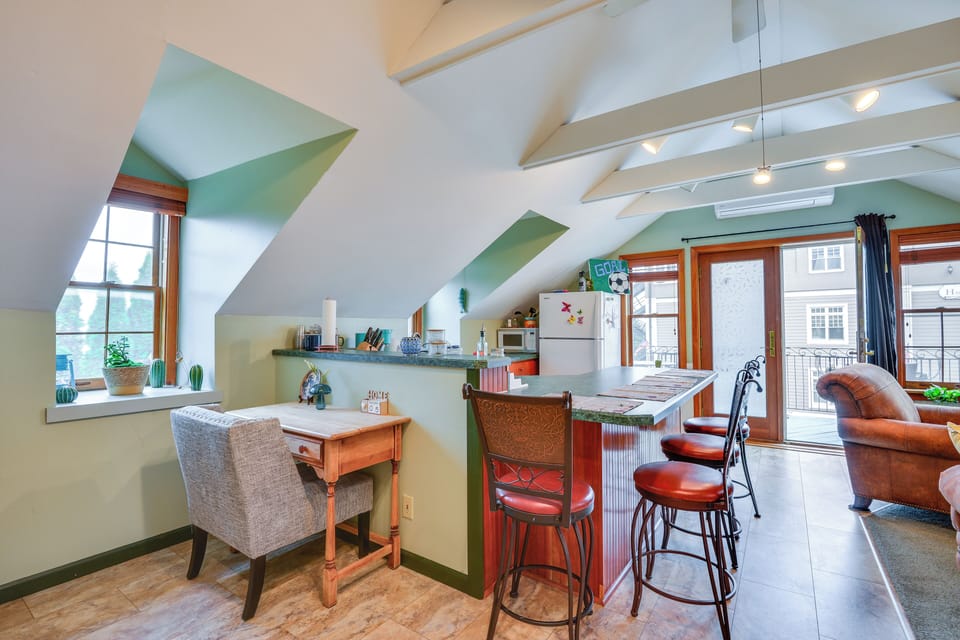 Kitchenette | Workspace | Free WiFi | Central Air Conditioning/Heat