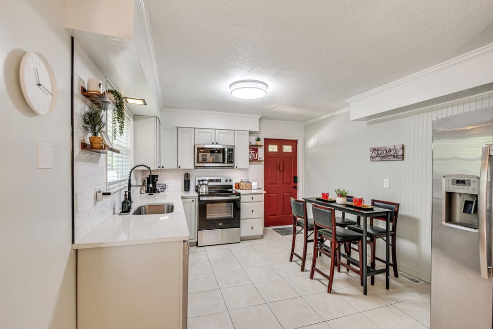 Kitchen | Dining Area | Keurig Coffee Maker | Cooking Basics