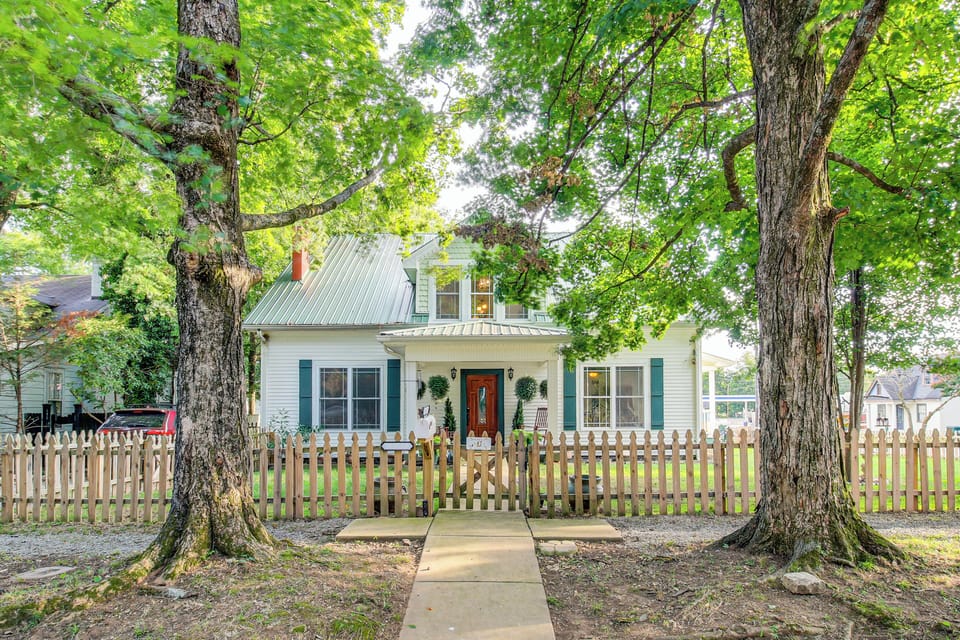 Pulaski Vacation Rental | 4BR | 3BA | 4,000 Sq Ft | Step-Free Access