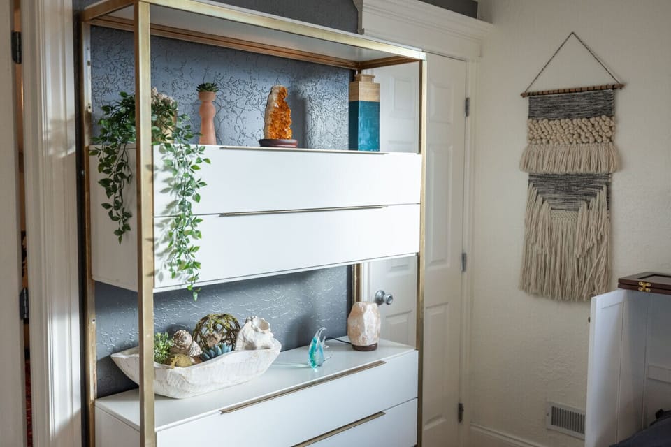 Decorative shelf in Bedroom 4 / Living room