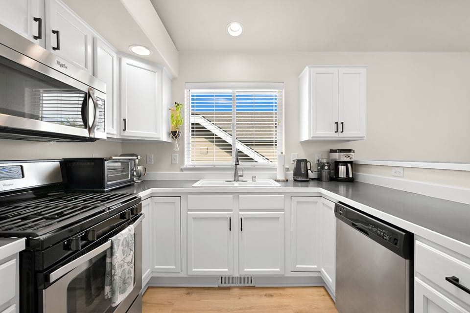 Breville air fryer, KitchenAid stand mixer, Breville kettle, Cuisinart coffee