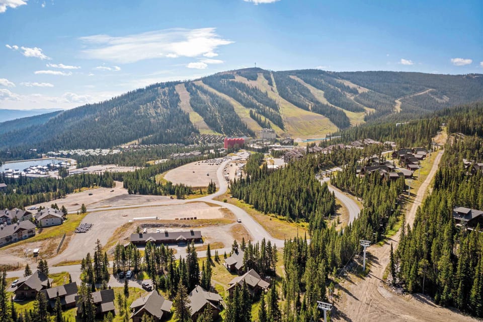 Direct access to the White Otter 2 chairlift or walk to the Mountain Base village shuttle!