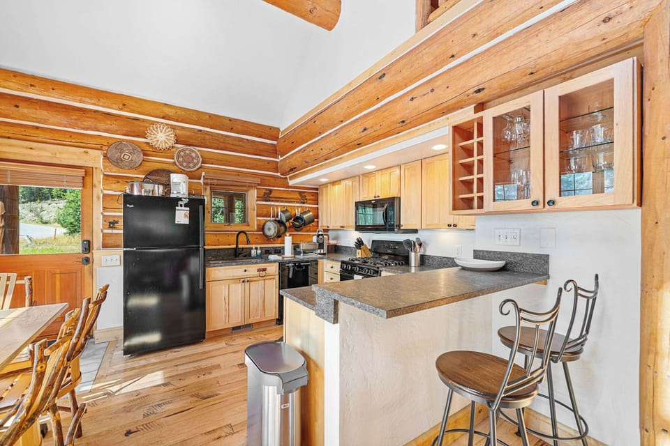 Fully equipped kitchen adjacent to the dining area