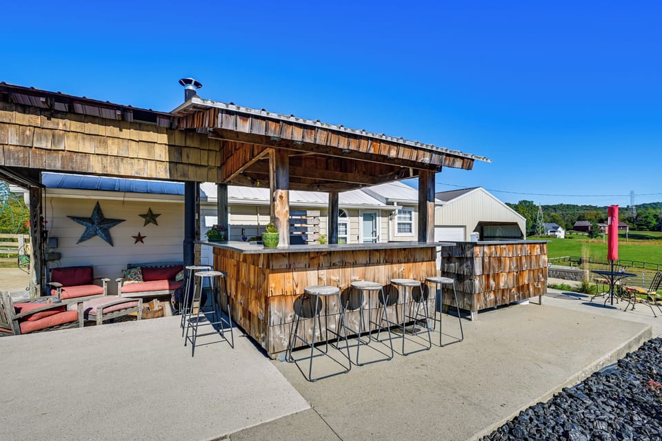 Somerset Vacation Rental | 1BR | 1BA | 525 Sq Ft | 2 Steps to Property Exterior