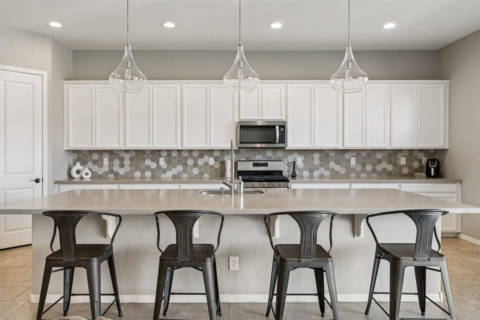 Fully stocked kitchen for all your cooking needs
