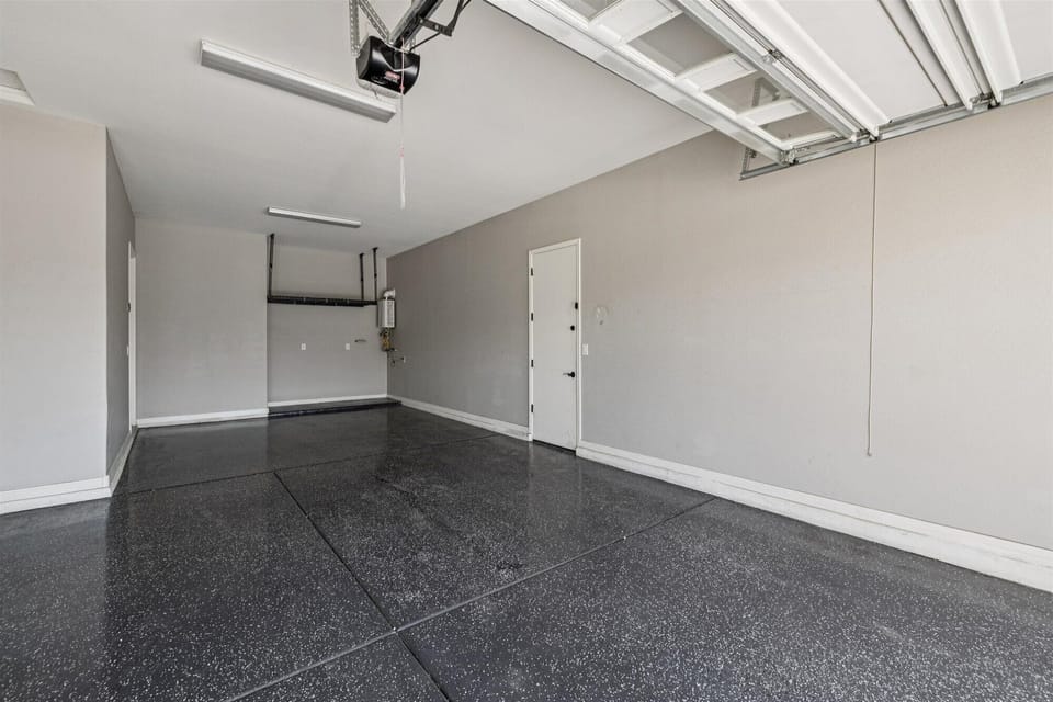 Large garage plenty of room to park