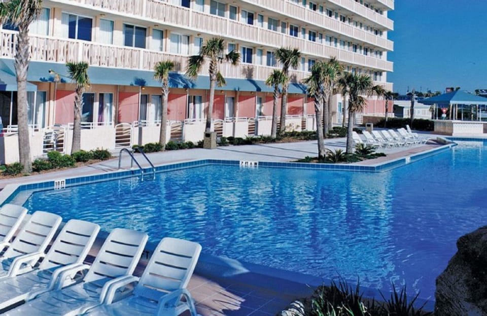 Because every getaway deserves a pool.

