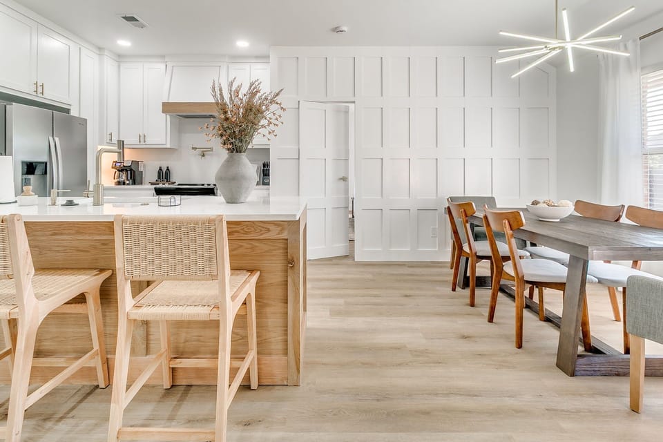 Kitchen & Dining Area