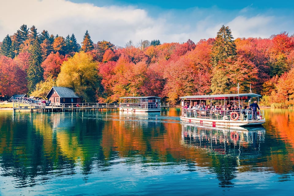 Attractive autumn sightseeing boats tours of Plitvice lake