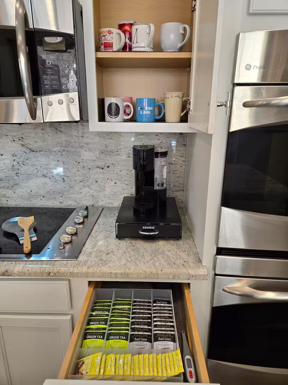 Coffee Bar including Tea and Decaf