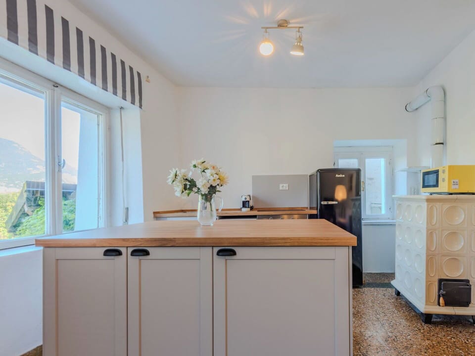 Kitchen, Kitchen Appliance, Countertop, Interior Design, Cabinetry, Flooring, Furniture, Major Appliance, Wood, Ceiling