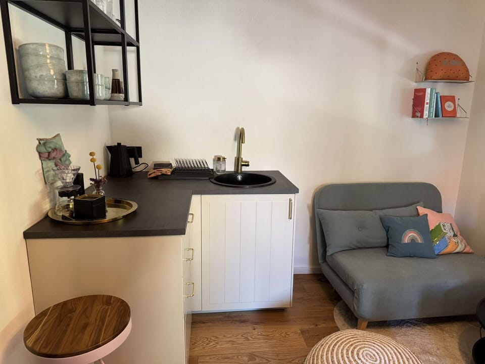 Mixed-Use, Sash Window, Balcony