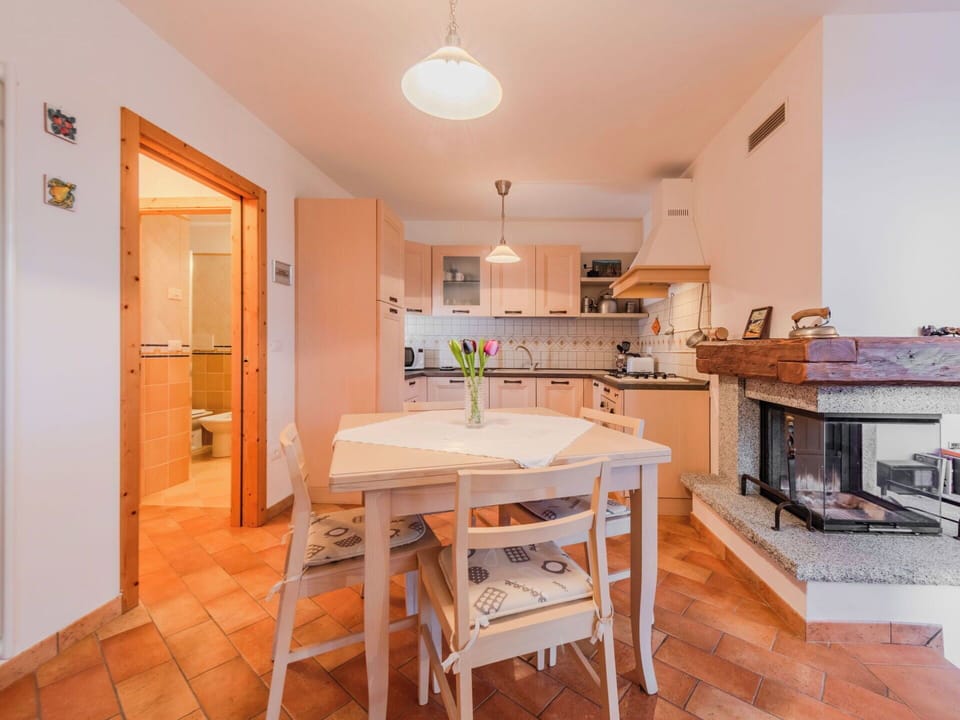 Interior Design, Flooring, Ceiling, Furniture, Floor, Room, Apartment, Chair, Kitchen & Dining Room Table, Living Room