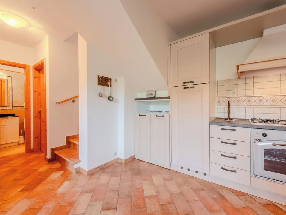 Flooring, Floor, Interior Design, Wood, Ceiling, Kitchen, Cabinetry, Room, Countertop, Lighting