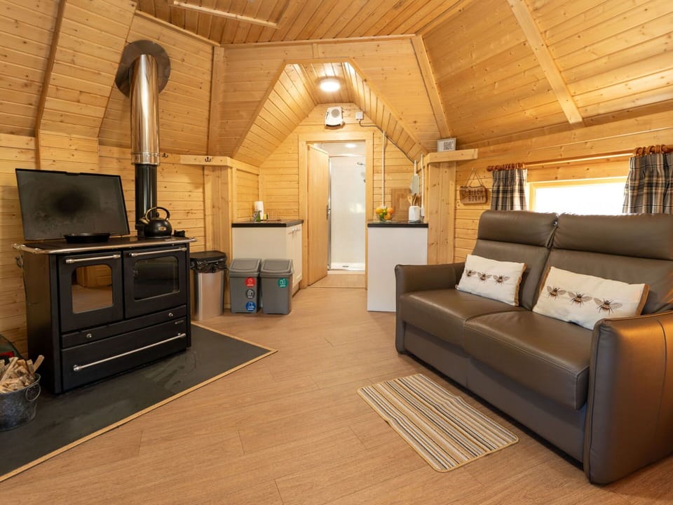 Wood, Home, Cottage, Ceiling, Room, Wood Stain, Hardwood, Log Cabin, Kitchen Appliance, Cabinetry
