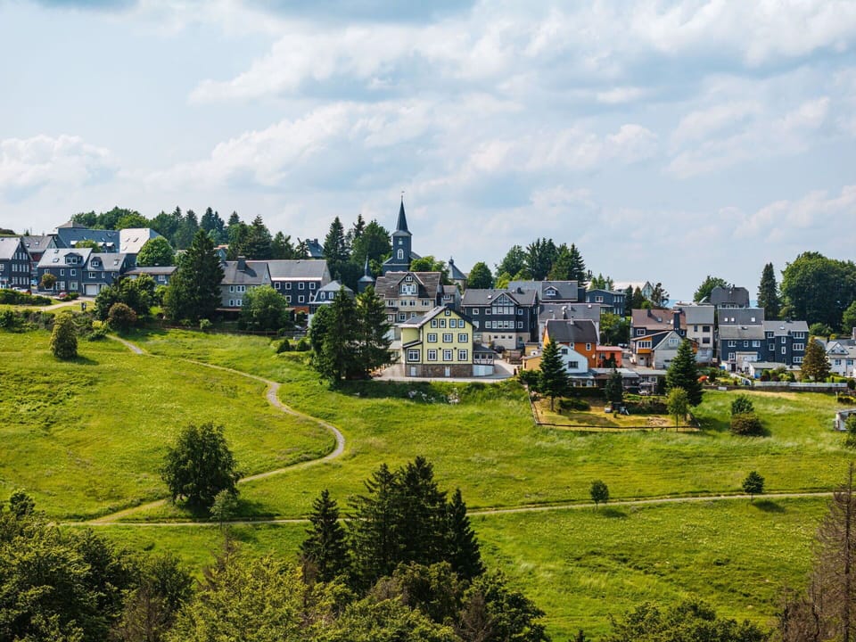 Sky, Blue, Tree, Green, Residential Area, House, Landscape, Home, Land Lot, Human Settlement
