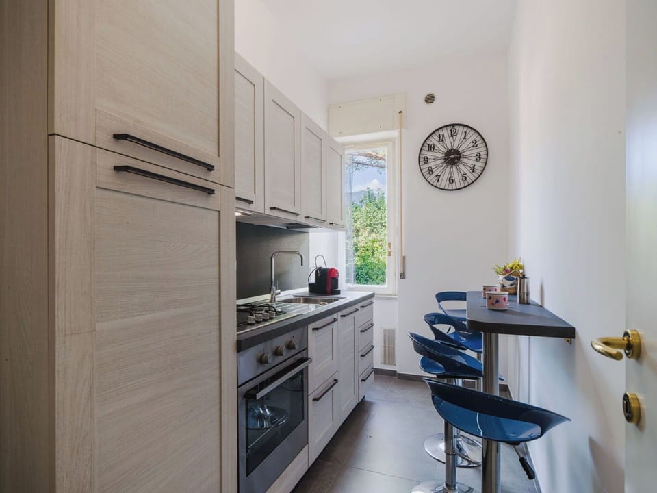 Kitchen Appliance, Kitchen, Countertop, Major Appliance, Furniture, Interior Design, Cabinetry, Flooring, Home Appliance, Room