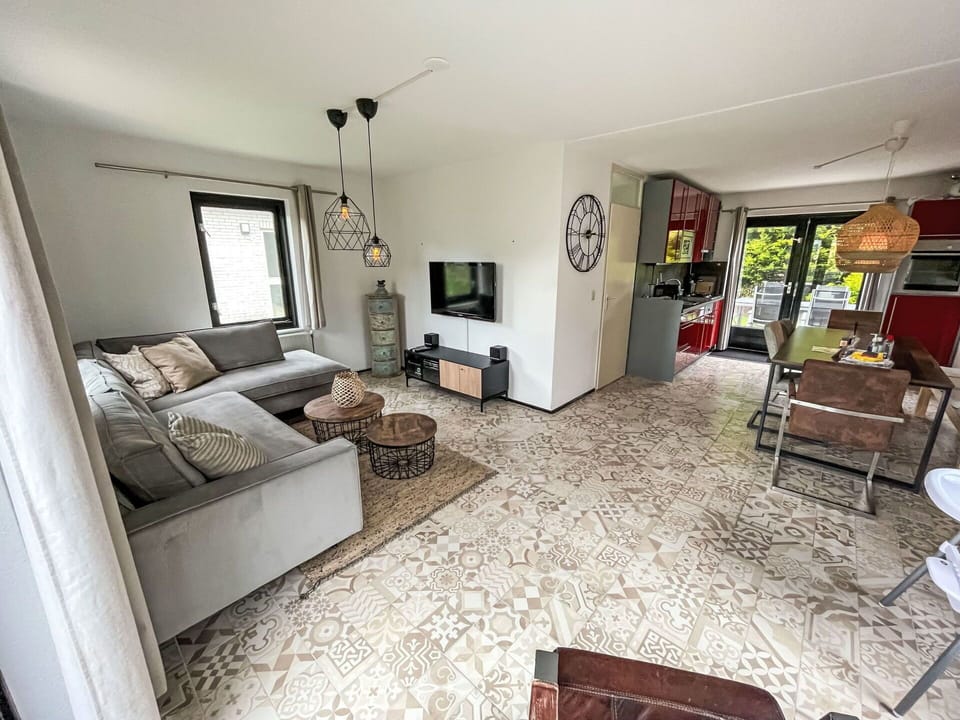 Flooring, Floor, Wood, Furniture, Interior Design, Living Room, Couch, Home, Room, Carpet