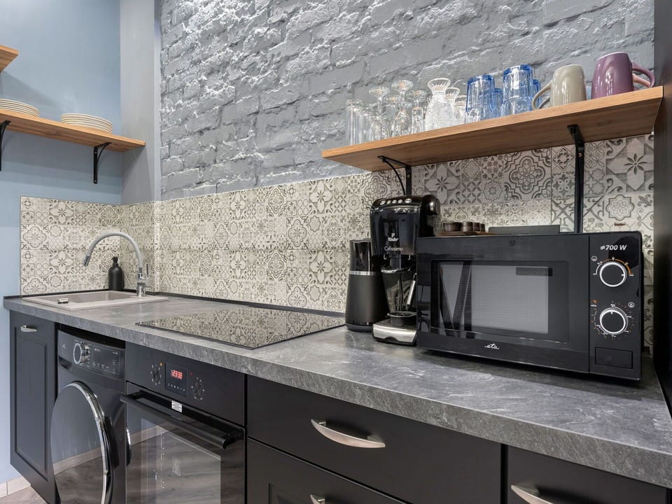 Kitchen, Countertop, Cabinetry, Interior Design, Major Appliance, Kitchen Appliance, Home Appliance, Flooring, Tile