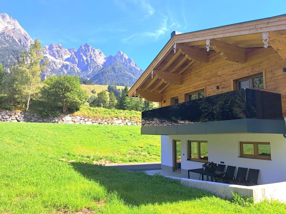 White, Number, Screenshot