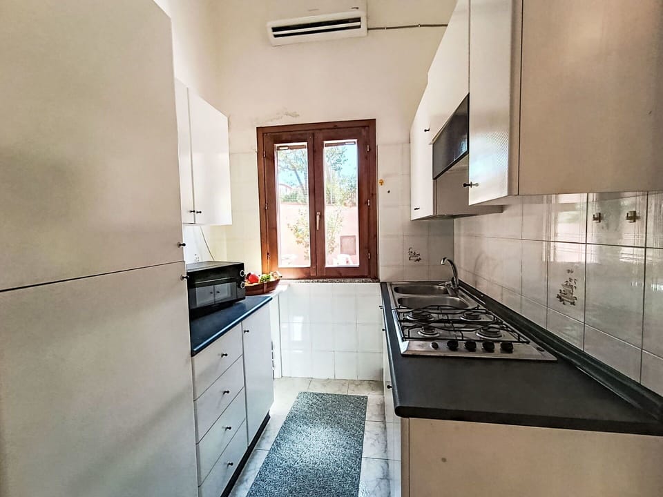 Kitchen, Kitchen Appliance, Major Appliance, Flooring, Countertop, Kitchen Stove, Home Appliance, Floor, Stove, Cabinetry