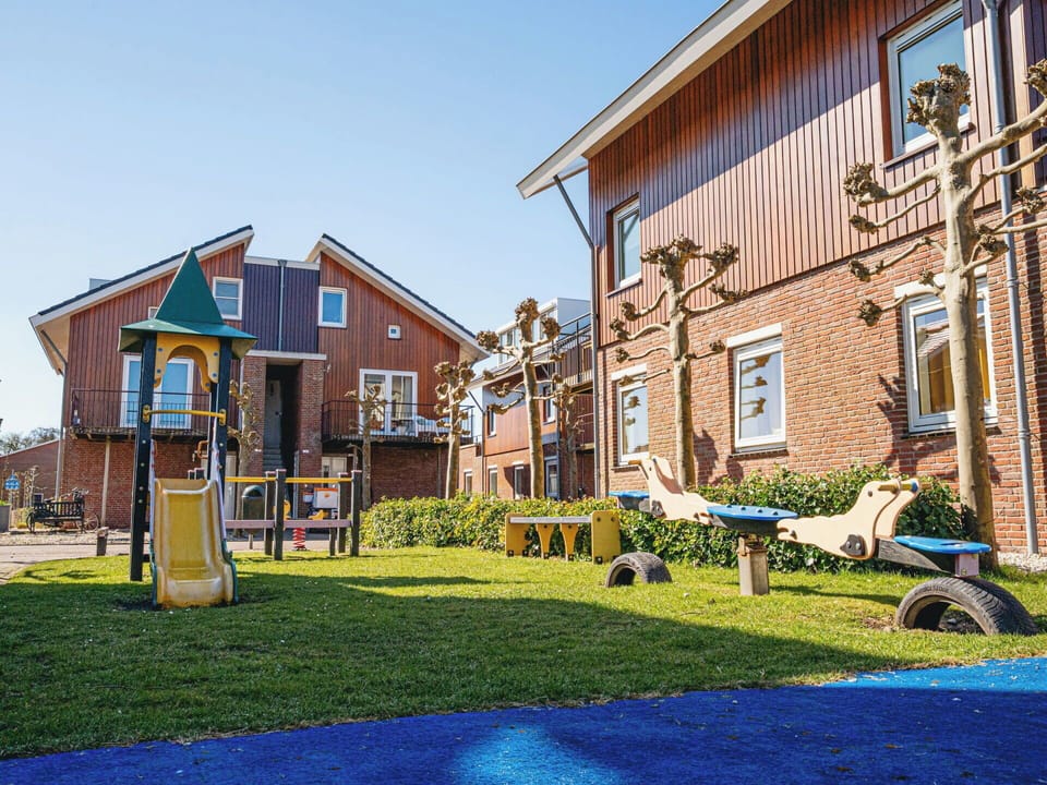Yard, Lawn, Siding, Landscaping, Backyard, Courtyard