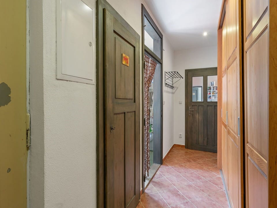 Wall, Flooring, Wood, Floor, Door, Home Door, Interior Design, Brown, Hardwood, Ceiling
