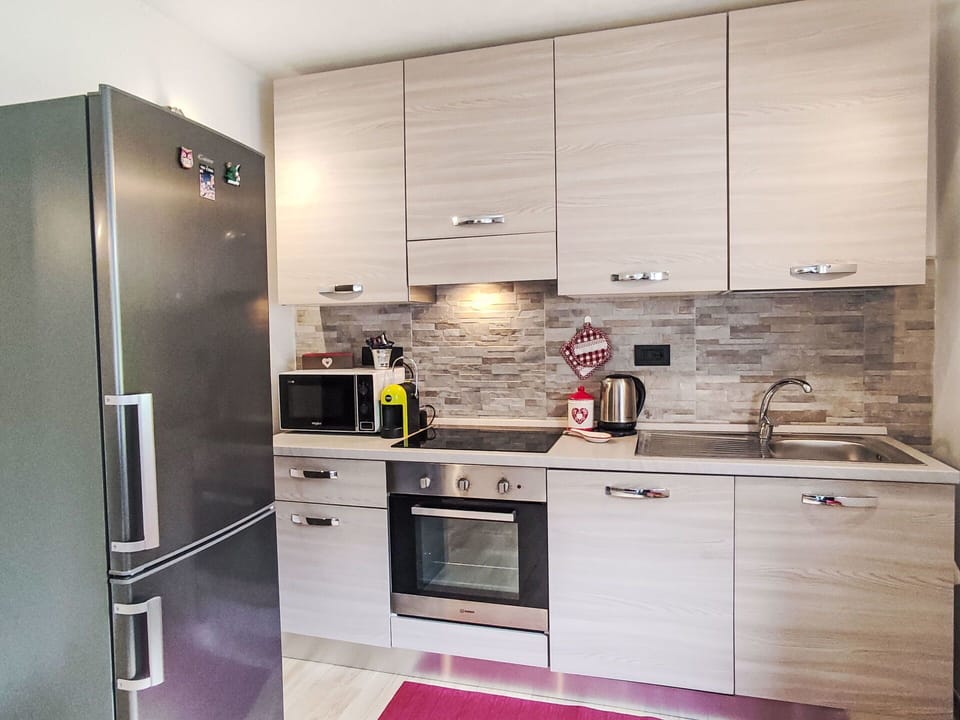 Kitchen Appliance, Kitchen, Countertop, Cabinetry, Major Appliance, Furniture, Home Appliance, Flooring, Wood, Interior Design