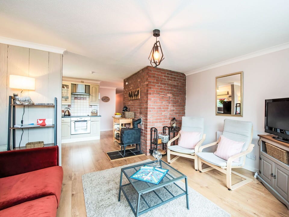 Apartment, Estate, Yard, Lawn, Landscaping, Balcony, Villa