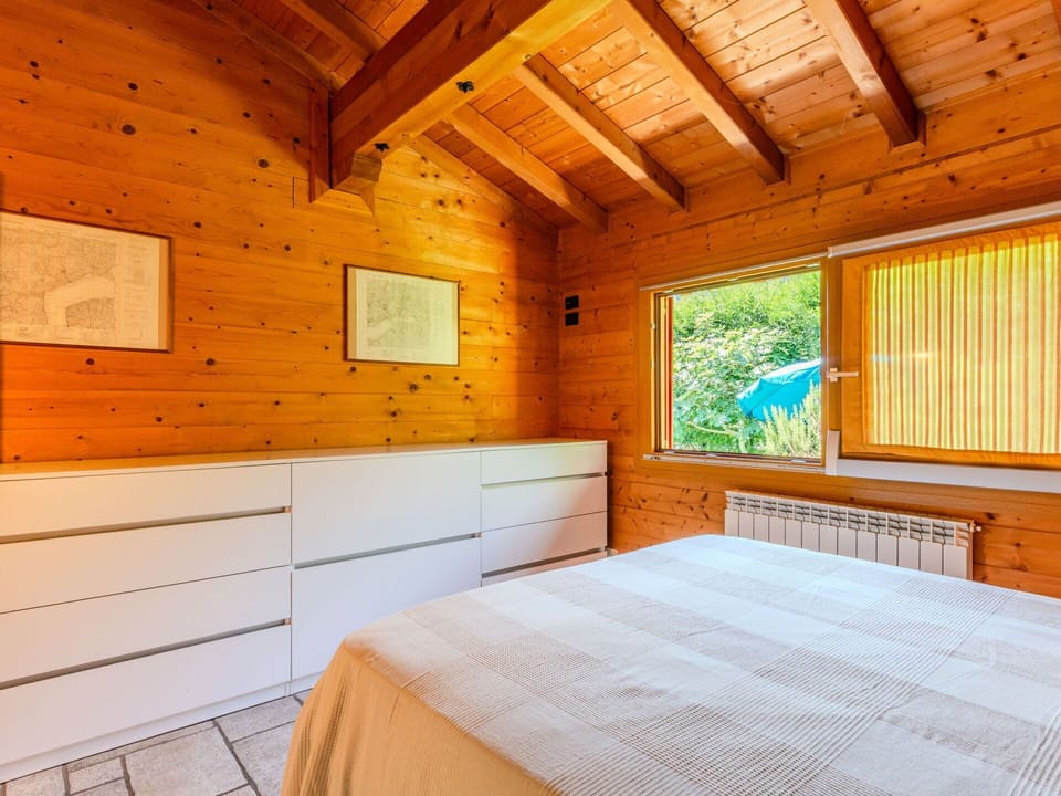 Wood, Interior Design, Ceiling, Flooring, Floor, Room, Wood Stain, Hardwood, Bed, Log Cabin