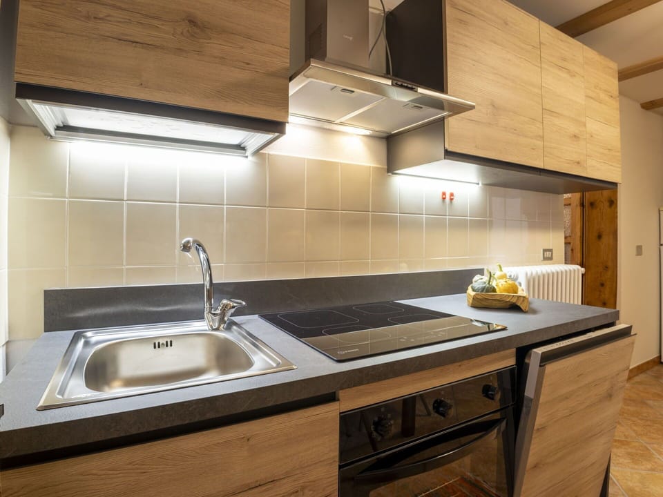 Kitchen, Countertop, Kitchen Appliance, Major Appliance, Interior Design, Cabinetry, Wood, Flooring, Home Appliance, Ceiling