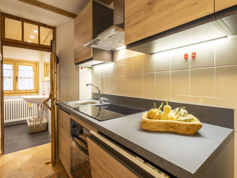 Kitchen, Countertop, Interior Design, Flooring, Wood, Kitchen Appliance, Cabinetry, Major Appliance, Ceiling, Floor
