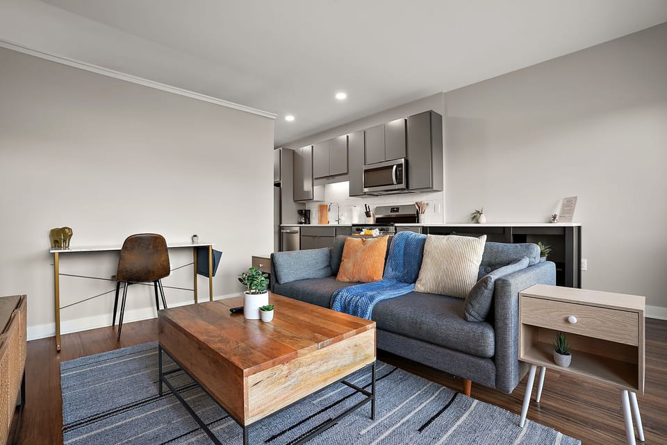 CozySuites Marquee | pool, gym #02