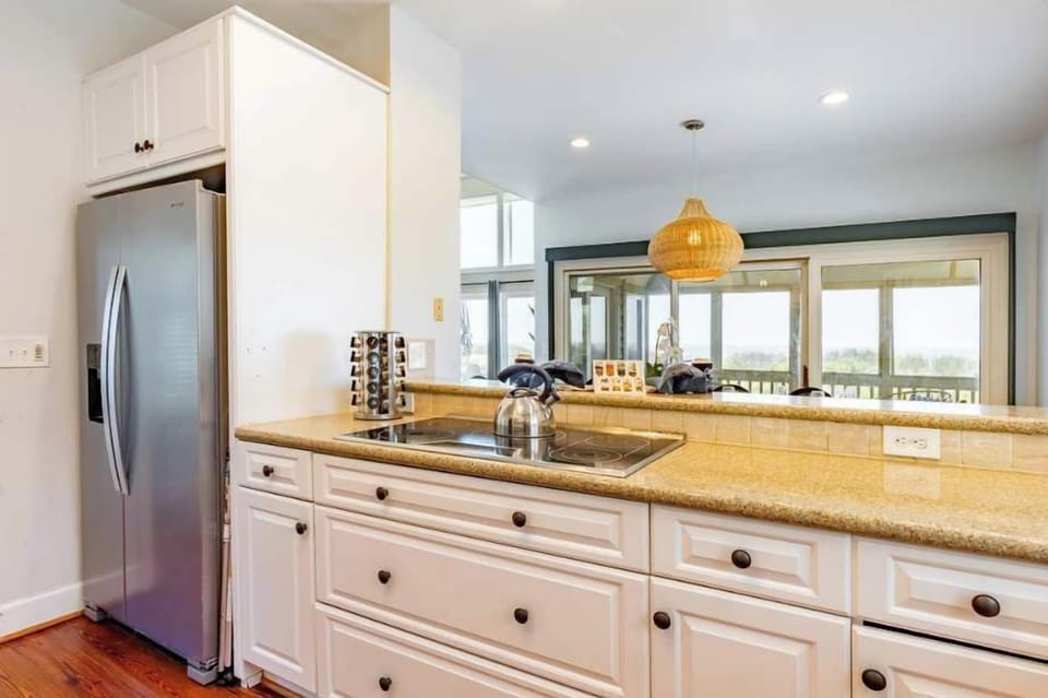 Modern, upgraded kitchen with everything you need!