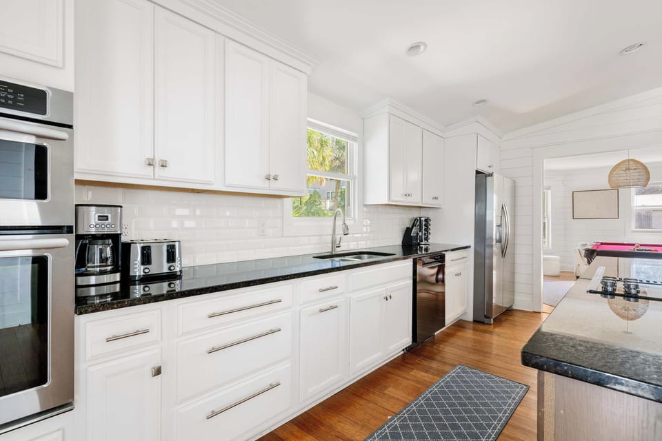 Fully equipped kitchen with island seating 