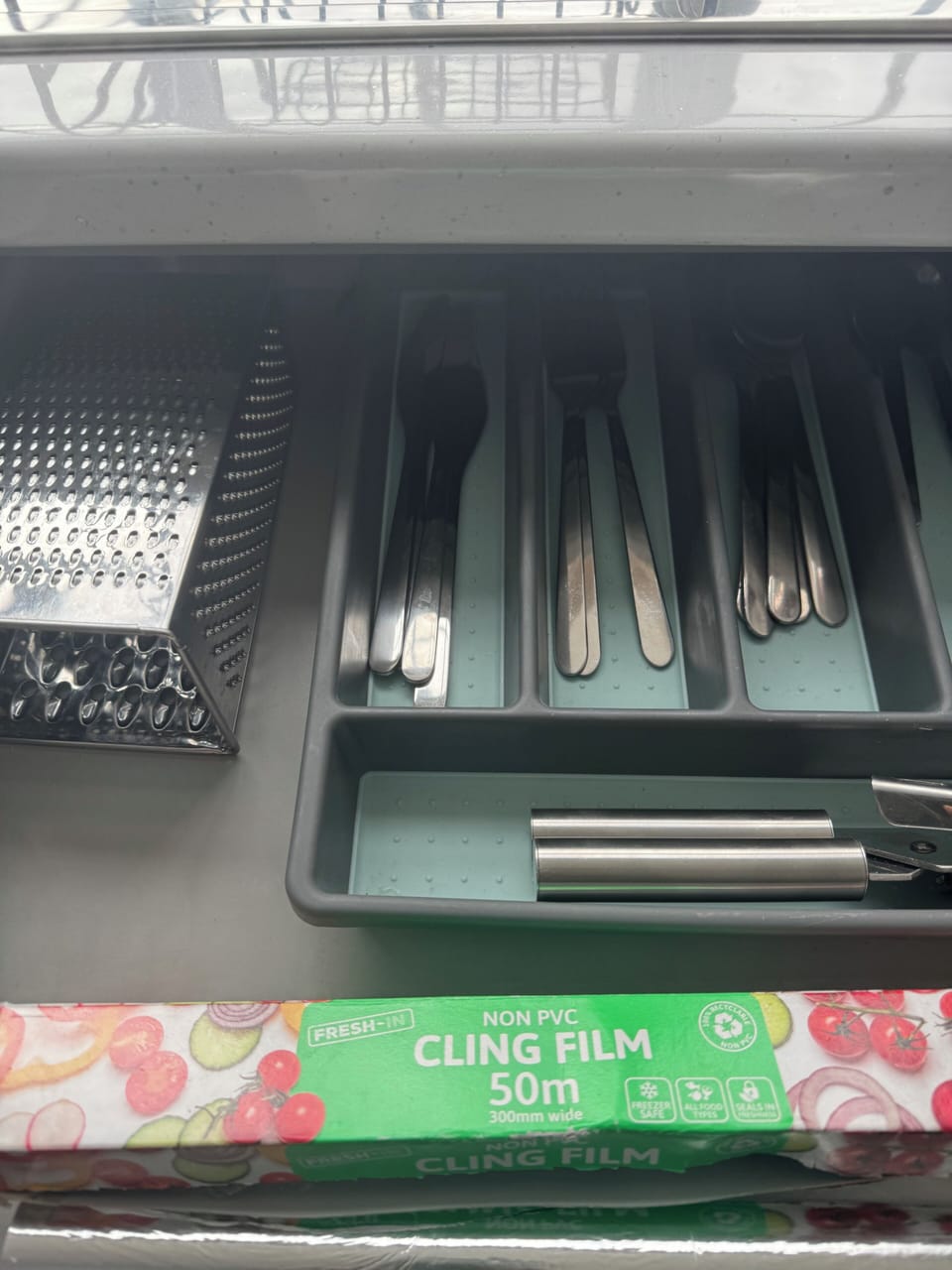 Cutlery drawer