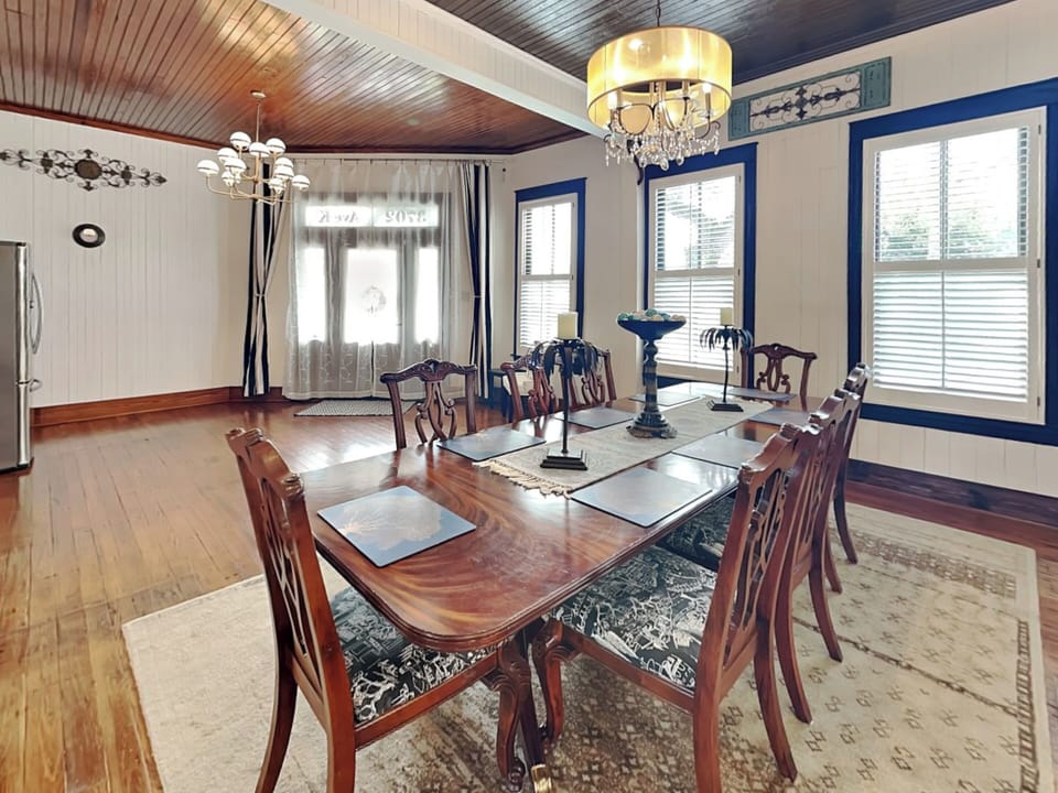 Dining Area - Seating For 8