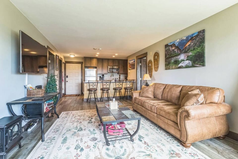 Your cozy mountain basecamp.
Whether you're cuddled up for movie night on the oversized leather couch or setting up a family game marathon at the coffee table, this living space is ready for connection.
