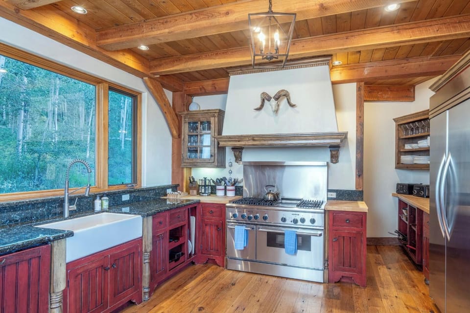 Kitchen - Well appointed kitchen with Thermodor stove with griddle