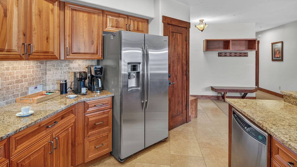 Kitchen, Main Level