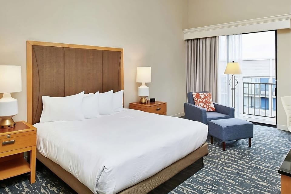 Unit with King bed. Exact unit will be assigned upon arrival. Views, colors, and decor may vary.