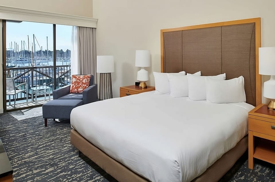 Unit with King bed. Exact unit will be assigned upon arrival. Views, colors, and decor may vary.