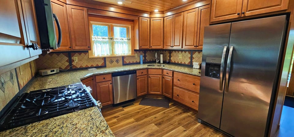 Fully stocked kitchen with all the essentials 🍽️
