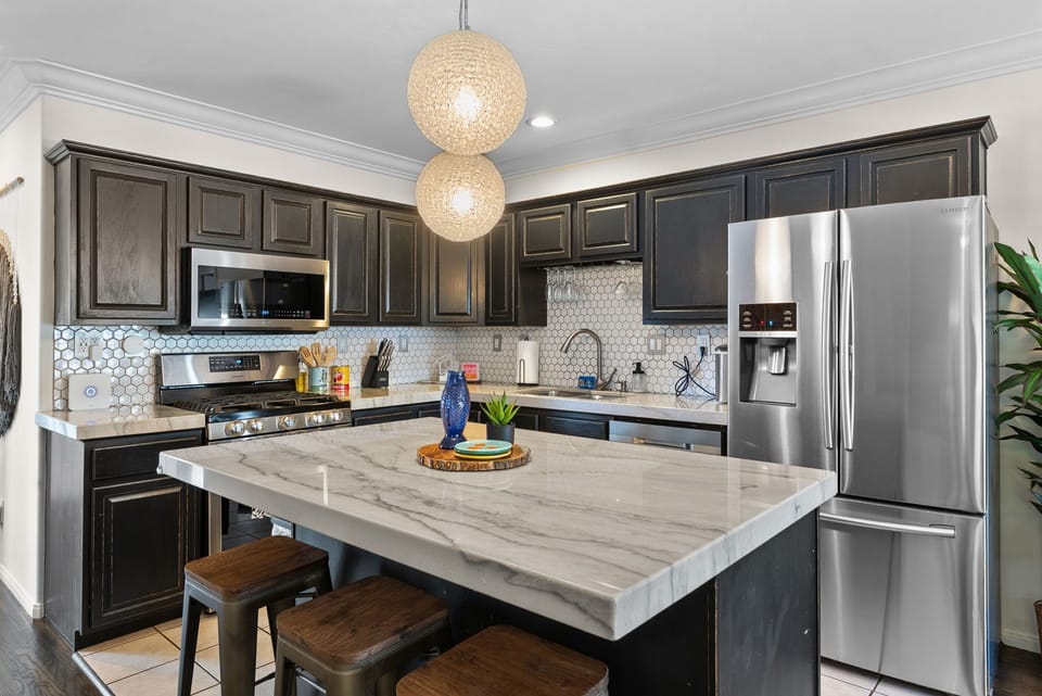 Complete kitchen for your convenience.